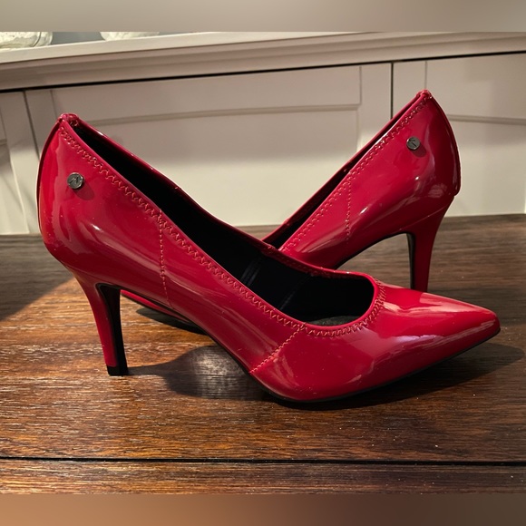 Simply Vera Vera Wang Shoes - Simply Vera Vera Wang Luxe Comfort Red Stevie Heels size 8 M LIKE NEW